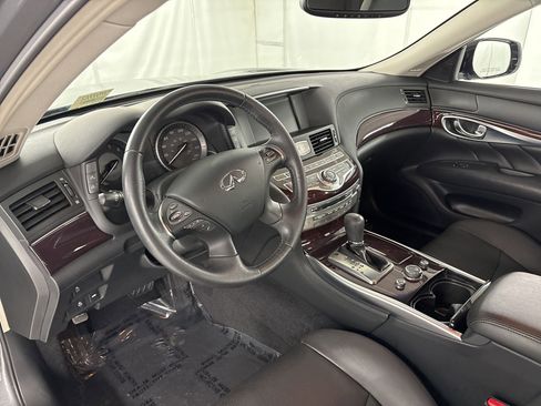 Used 2019 INFINITI Q70 Luxe image 4