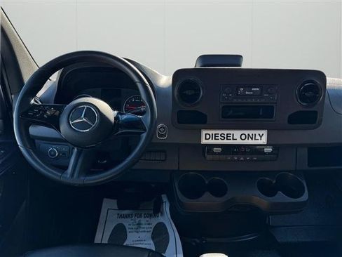 Used 2025 Mercedes-Benz Sprinter 2500 image 20