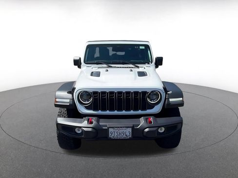Used 2025 Jeep Wrangler Unlimited Rubicon AWD/4WD image 4