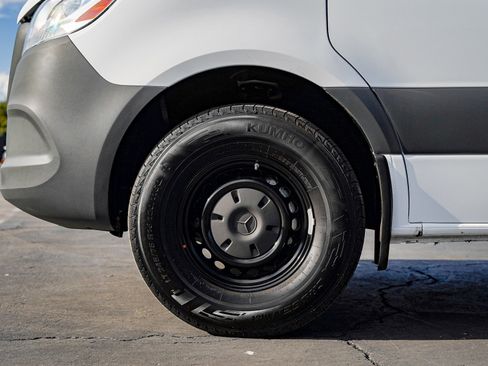 Used 2025 Mercedes-Benz Sprinter 2500 image 12