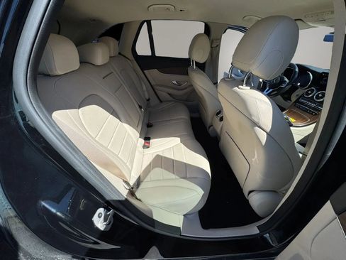 Used 2021 Mercedes-Benz GLC 300 4MATIC w/ Premium Package image 12