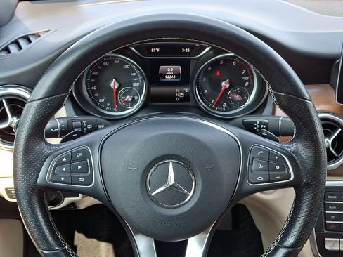 Used 2019 Mercedes-Benz GLA 250 4MATIC image 22