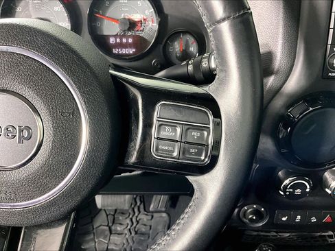 Used 2016 Jeep Wrangler Unlimited Sahara AWD/4WD image 23