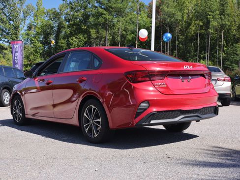 Used 2023 Kia Forte LXS FWD image 3