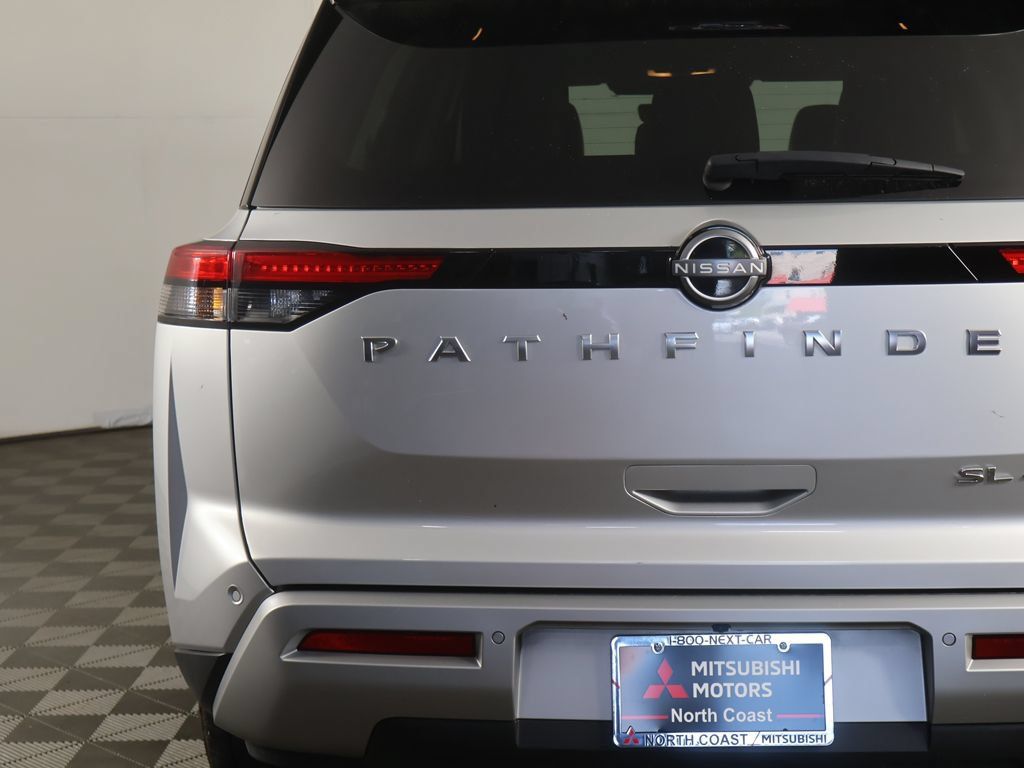 Used 2023 Nissan Pathfinder SL AWD/4WD image 16
