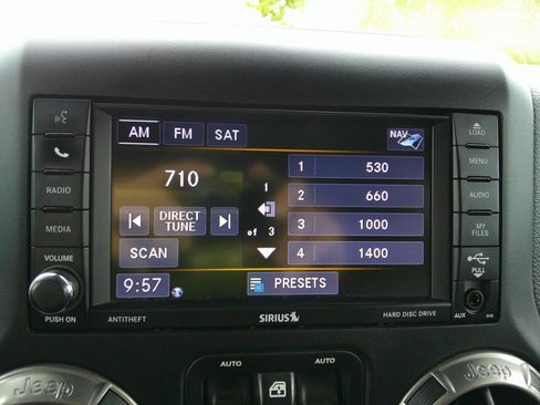 Used 2018 Jeep Wrangler Unlimited Sahara AWD/4WD image 36
