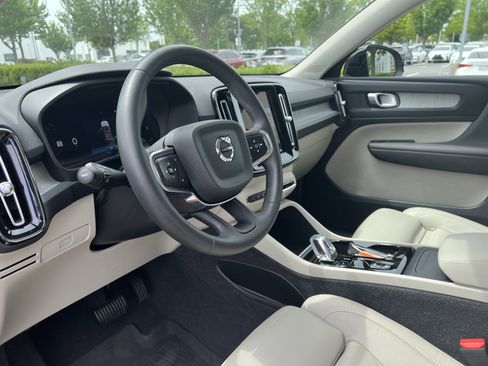 Used 2024 Volvo XC40 B5 Plus w/ Protection Package Premier AWD/4WD image 18
