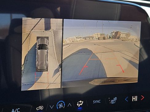 New 2026 Chevrolet Traverse LT image 16