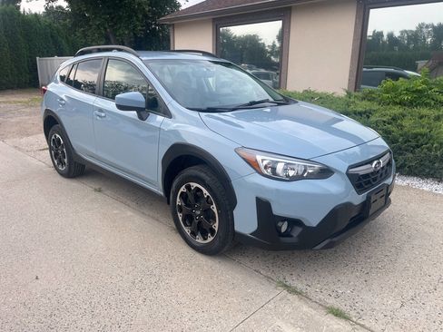 Used 2022 Subaru Crosstrek 2.0i Premium w/ Popular Package #2 AWD/4WD image 1