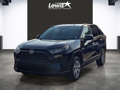 Used 2021 Toyota RAV4 LE FWD image 1