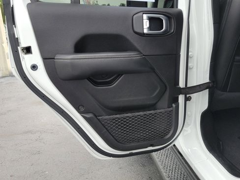 Used 2020 Jeep Gladiator Overland image 12