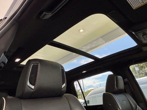 Used 2021 Cadillac Escalade ESV Premium Luxury RWD image 39