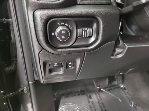 Used 2022 RAM 1500 Laramie AWD/4WD image 10