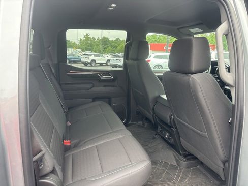 Used 2023 Chevrolet Silverado 1500 RST w/ Redline Edition AWD/4WD image 9