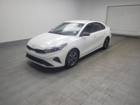 Used 2024 Kia Forte LXS w/ LXS Technology Package FWD image 2