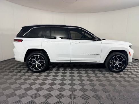 Used 2024 Jeep Grand Cherokee Summit AWD/4WD image 5