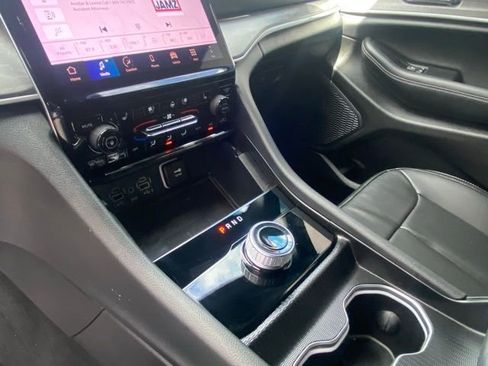 Used 2025 Jeep Grand Cherokee Limited w/ Luxury Tech Group II image 24