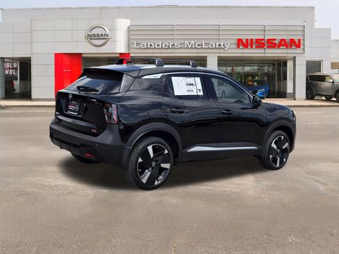 New 2026 Nissan Kicks SR w/ Cold Weather Package FWD image 3