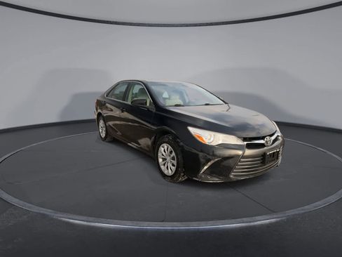 Used 2017 Toyota Camry LE image 2