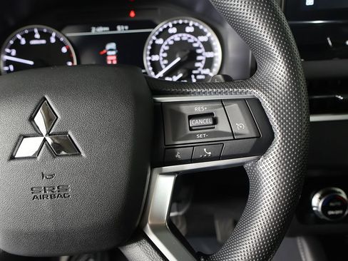 New 2026 Mitsubishi Outlander ES FWD image 38