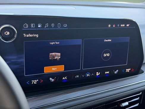 Used 2025 Chevrolet Suburban Z71 image 10