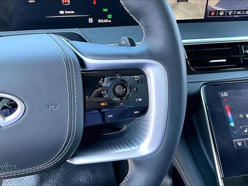 Certified 2025 INFINITI QX80 Sensory image 27