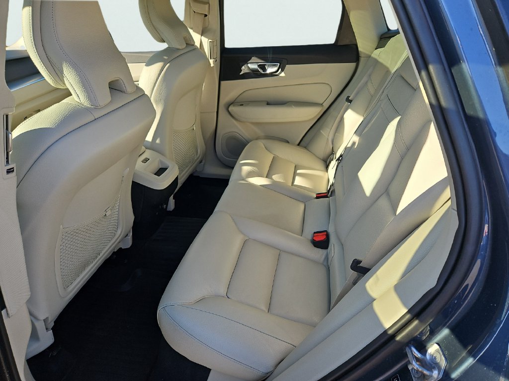 Used 2019 Volvo XC60 T6 Momentum w/ Multimedia Package AWD/4WD image 35
