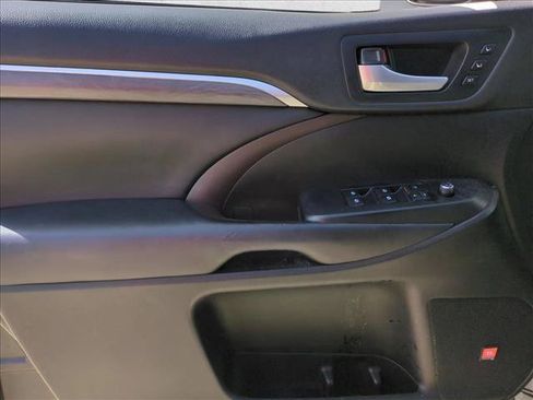 Used 2018 Toyota Highlander Limited Platinum AWD/4WD image 11