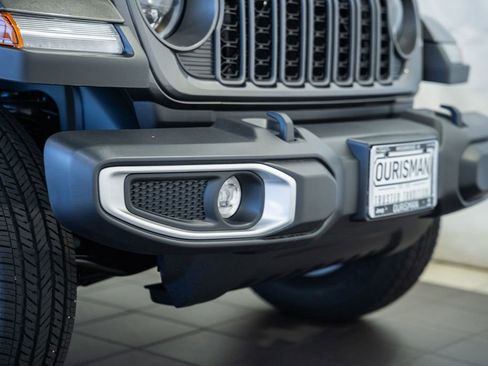 New 2026 Jeep Gladiator Sport AWD/4WD image 13