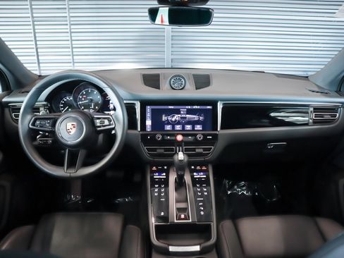 Used 2025 Porsche Macan image 15