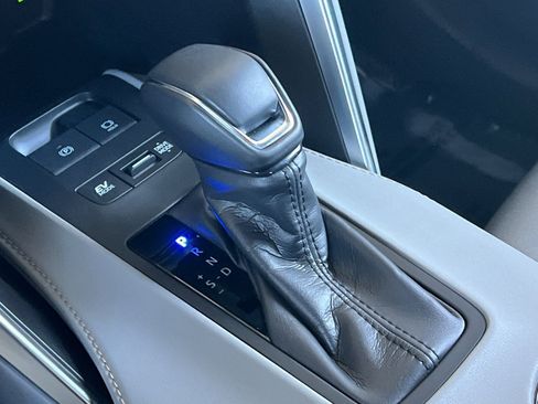 Certified 2024 Toyota Venza LE image 26