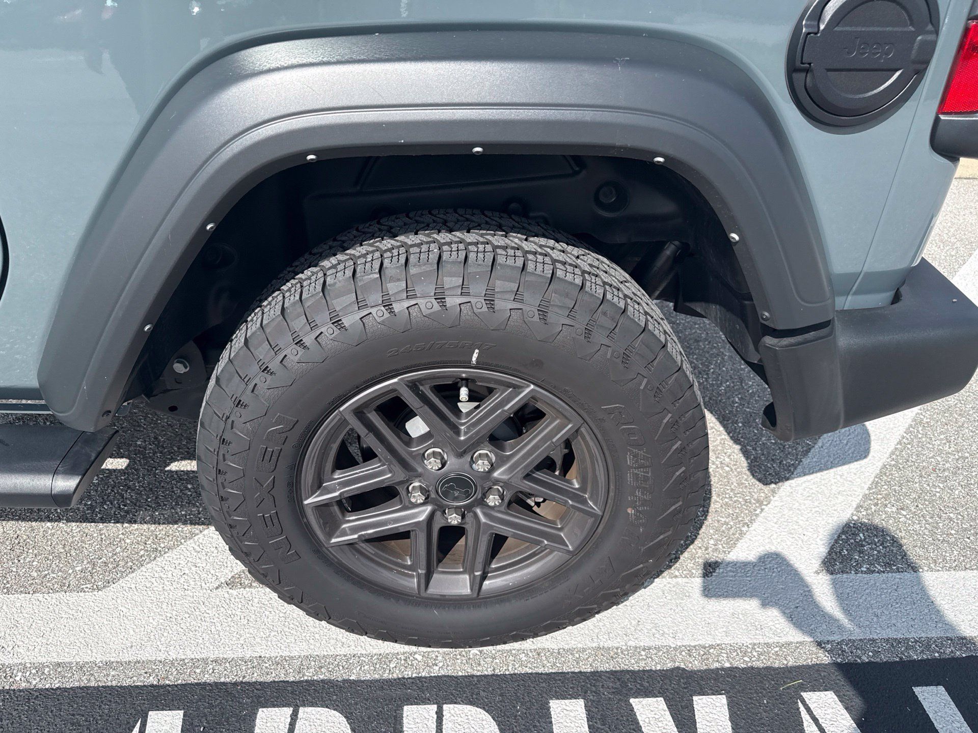 Used 2025 Jeep Wrangler Sport AWD/4WD image 5