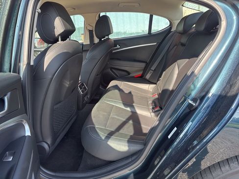 Used 2025 Genesis G70 2.5T RWD image 11