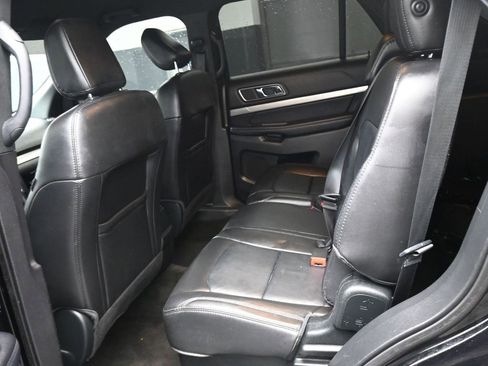 Used 2018 Ford Explorer XLT w/ Equipment Group 202A image 10