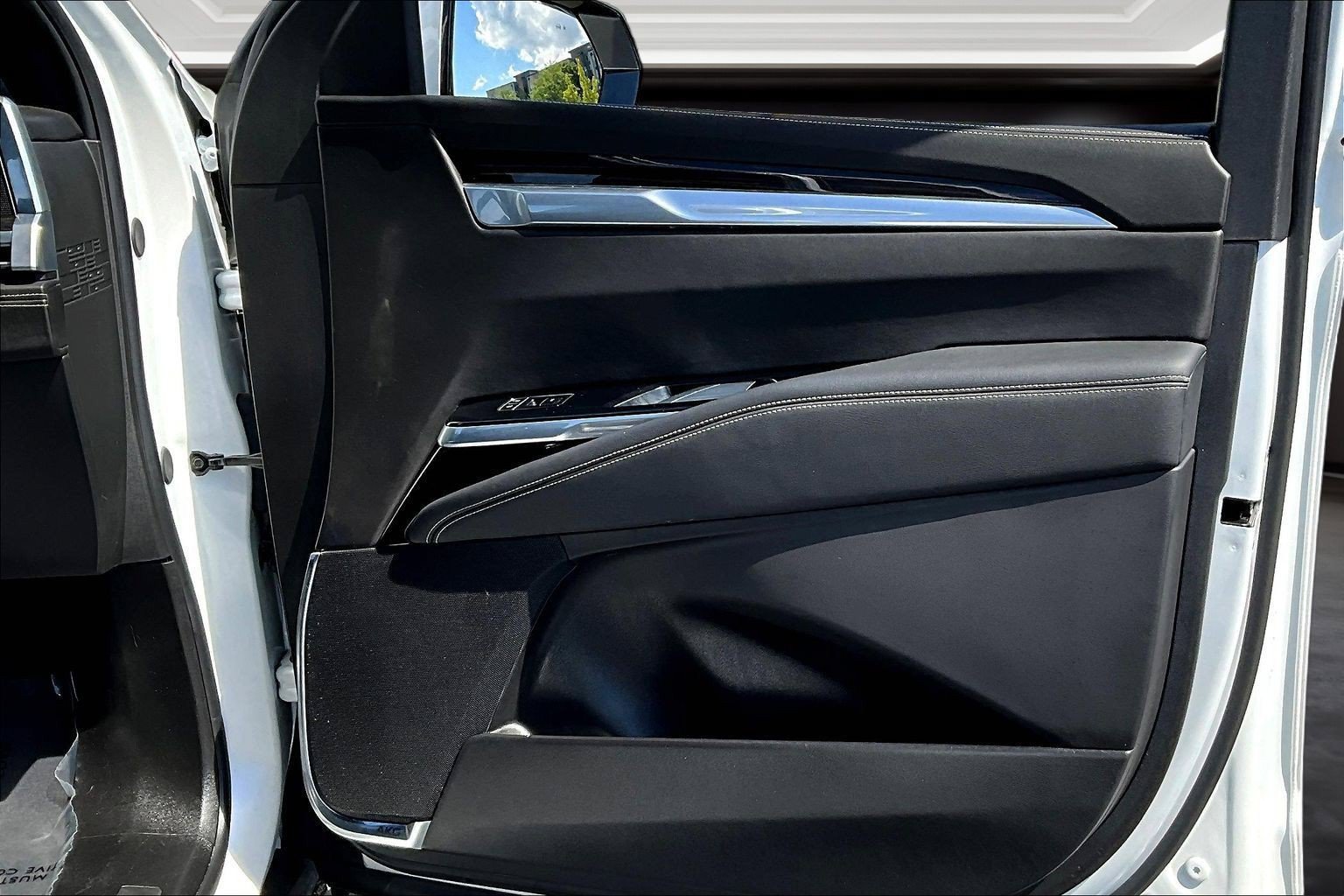 Certified 2025 Cadillac Escalade ESV Premium Luxury AWD/4WD image 29