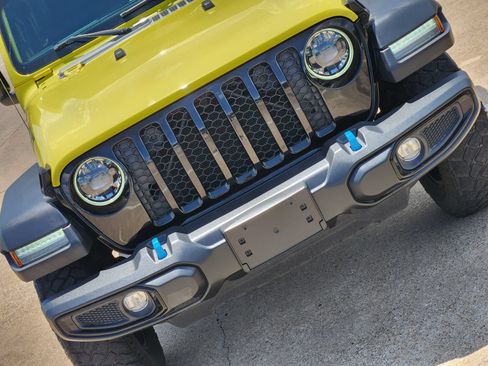 Used 2023 Jeep Wrangler Unlimited w/ Cold Weather Group AWD/4WD image 14