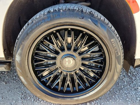 Used 2023 Cadillac Escalade ESV Premium Luxury Platinum image 7