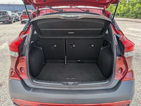 Used 2018 Nissan Kicks SR FWD image 29