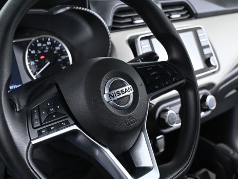 Used 2022 Nissan Versa SV w/ Electronics Package image 11