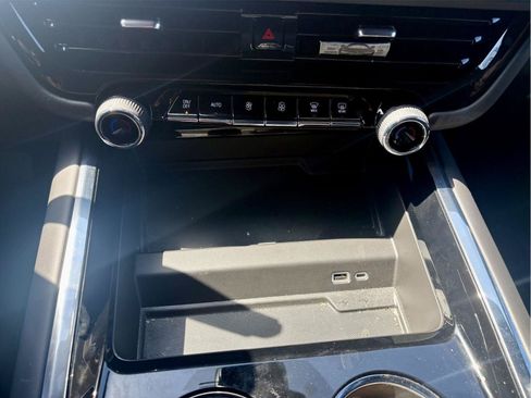 Used 2025 Chevrolet Tahoe LS RWD image 19