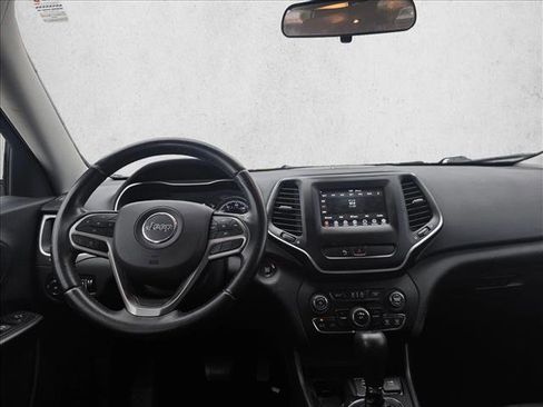 Used 2019 Jeep Cherokee Latitude Plus FWD image 13