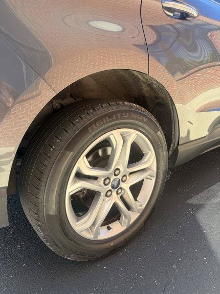 Used 2018 Ford Edge Titanium w/ Ford Safe & Smart Package FWD image 5