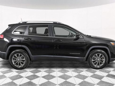 Used 2019 Jeep Cherokee Latitude Plus w/ Cold Weather Group AWD/4WD image 13