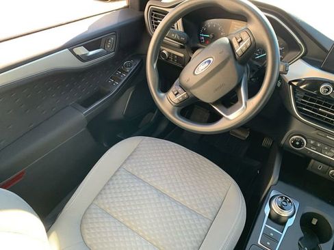 Used 2020 Ford Escape SE image 21