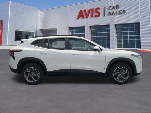 Used 2025 Chevrolet Trax LT w/ LT Convenience Package FWD image 5