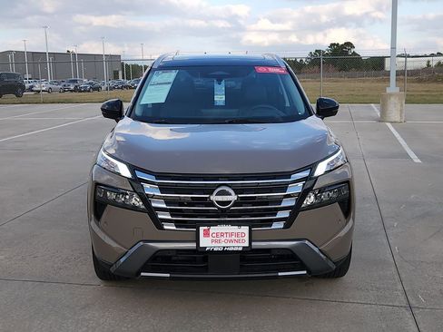 Certified 2025 Nissan Rogue SL w/ Tech Package image 9