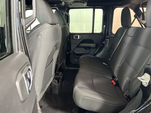 Used 2022 Jeep Wrangler Unlimited Sahara image 26