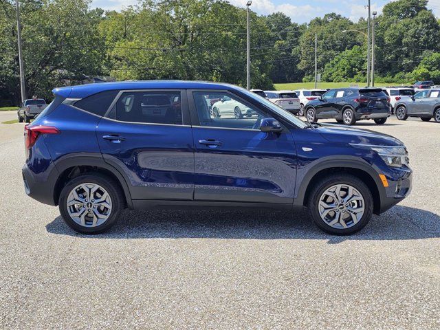 Used 2026 Kia Seltos LX AWD/4WD image 8