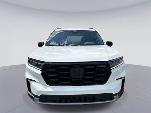Certified 2025 Honda Pilot TrailSport image 9