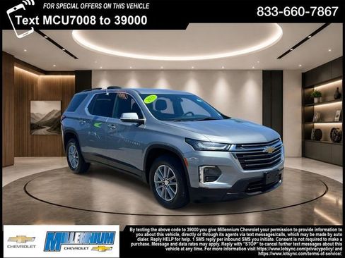 Used 2023 Chevrolet Traverse LT FWD image 1